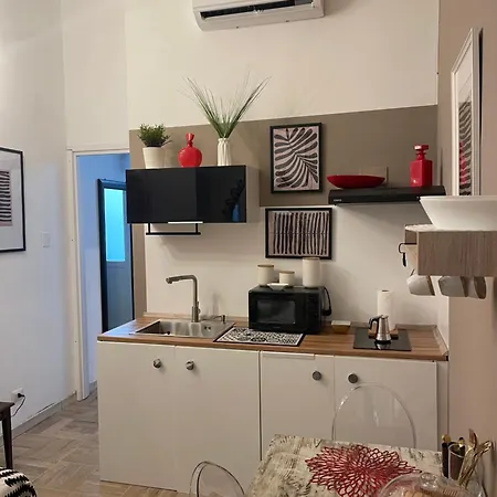 Apartament Massena Street